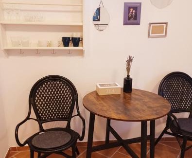 Grad Apartment | Jerry & Oli's Apartments
