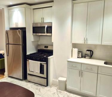 Communipaw Apartment | Jersey City Private Entire Apartment - 30 Minutes From Wall St New York City