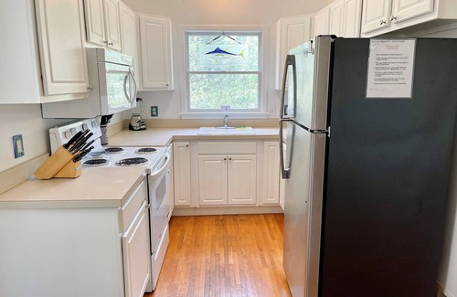 Ocracoke House | Jetts House: Dog friendly home in private location