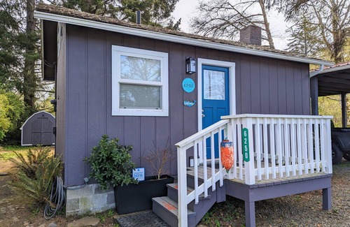 Lincoln City Cottage | Jetty Cozy Cottage-Rustic Nature Getaway for Two-Fire Pit-Block to Siletz Bay!