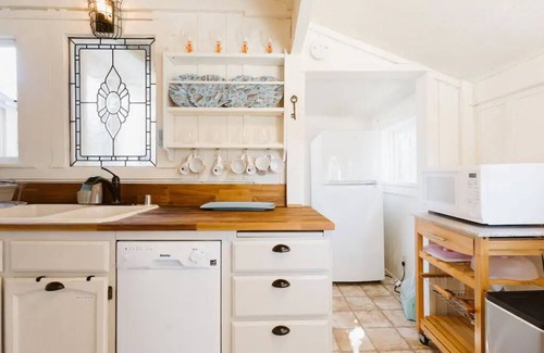 Monterey Cottage | #JewelboxCottages👑MAIN🔱4-Poster King🏖Walk to Beach