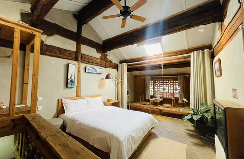 Xizhou Bed & Breakfast | Jia Kedi Ancient House Cultural Homestay