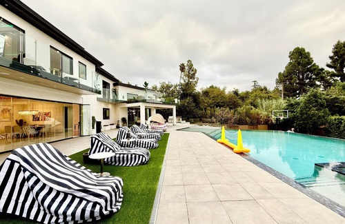 Mount Wilson House | Jie's Choice - Enchanted Garden Hideout