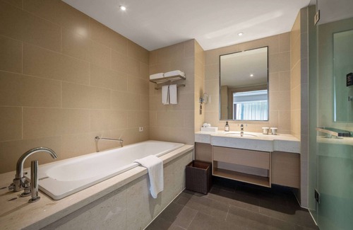 Chengdu Hotel | Jingtang Ramada Encore Hotel