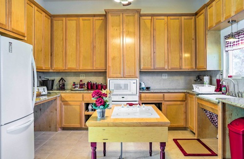 Johnson City House | Johnson City Home w/Hot Tub - Close to Wineries!