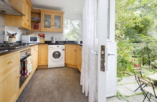 Bruntsfield Apartment | JOIVY 3-bed Meadows flat near Castle & Royal Mile