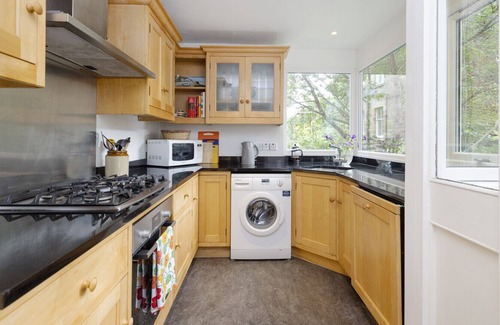 Bruntsfield Apartment | JOIVY 3-bed Meadows flat near Castle & Royal Mile