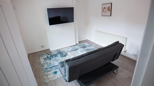 Walsall House | JOIVY Charming 3-bed house in Walsall