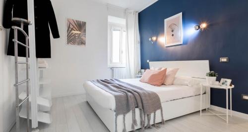 Porta Genova Apartment | JOIVY Vibrant Flat for 4 near parks, in Navigli
