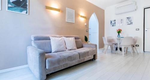 Porta Genova Apartment | JOIVY Vibrant Flat for 4 near parks, in Navigli
