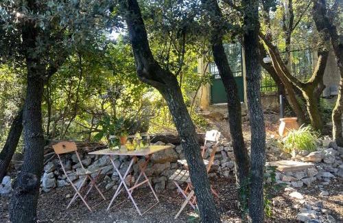 Saint-Martin-de-Londres Apartment | Joli studio Les Hibiscus du Pic Saint Loup