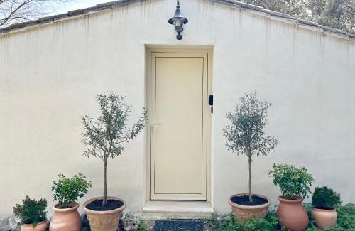 Saint-Martin-de-Londres Apartment | Joli studio Les Hibiscus du Pic Saint Loup