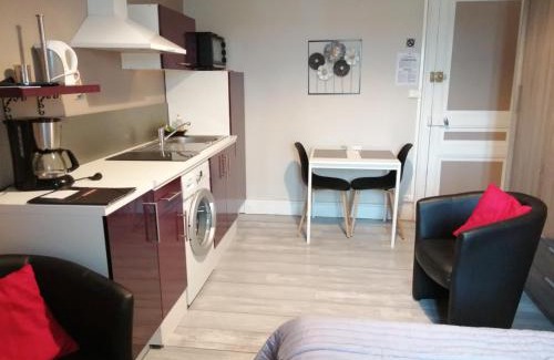 Vittel Apartment | Joli studio dans un ancien hôtel du XIX siècle - Proche toutes commodités - Thermes et Parc