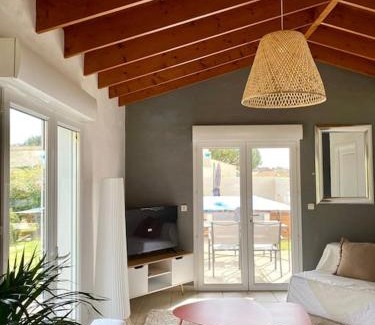 Saint-Palais-sur-Mer House | Jolie petite maison rénovée piscine