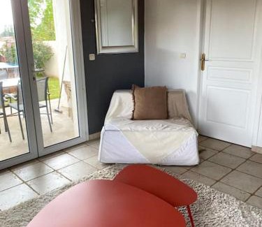 Saint-Palais-sur-Mer House | Jolie petite maison rénovée piscine