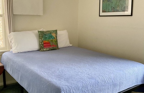 Lake Leelanau Cottage | JOLLI-LODGE~Beach Resort in Leland
