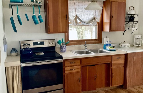 Lake Leelanau Cottage | JOLLI-LODGE~Beach Resort in Leland