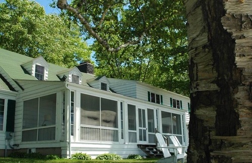 Lake Leelanau Cottage | JOLLI-LODGE~Beach Resort in Leland