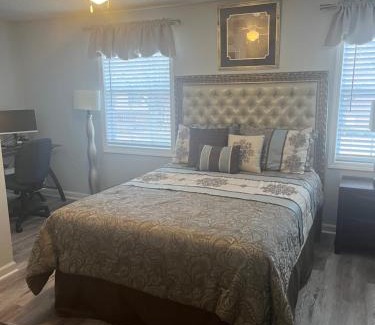 Ellendale House | Jolly Accommodations & Suite-Sleeps 10