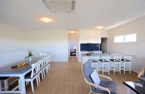 Waterhouse House | Jonus Big Blue - Retreat to Long Beach