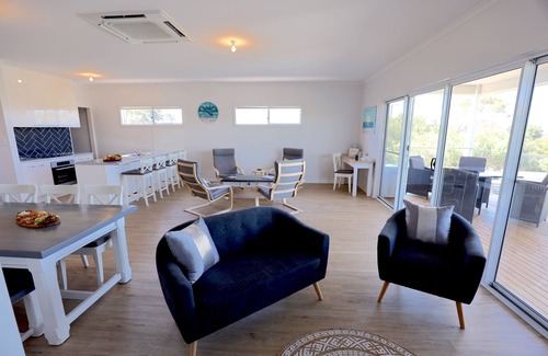 Waterhouse House | Jonus Big Blue - Retreat to Long Beach