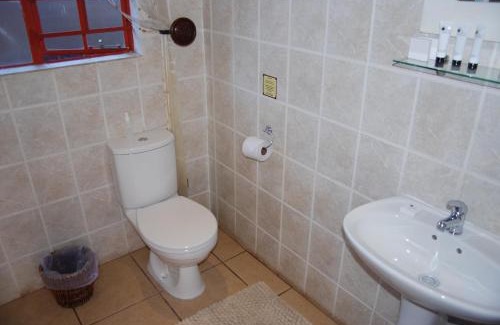 Kempton Park House | Journey's Inn Africa Guest Lodge