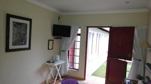 Kempton Park House | Journey's Inn Africa Guest Lodge
