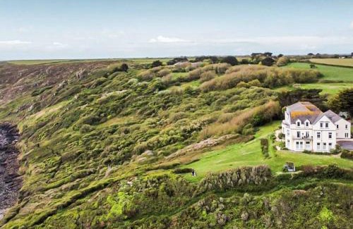 Coverack House | Journeys End