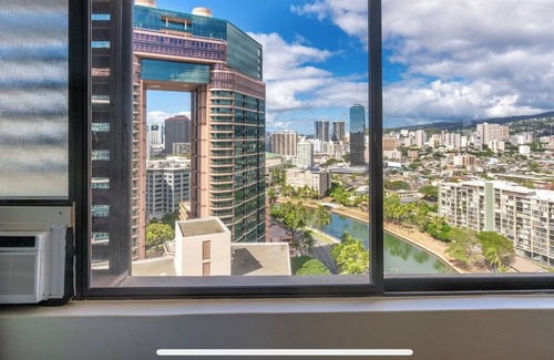 McCully - Moiliili Apartment | Joy House-Remodel Studio Full Kitchen, Free WiFi