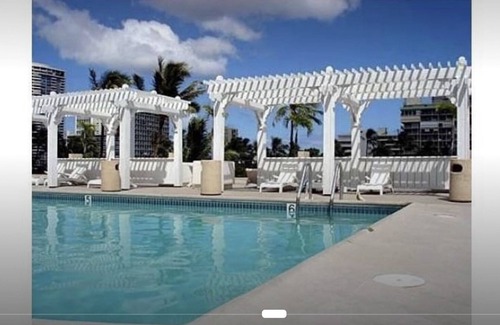 McCully - Moiliili Apartment | Joy House-Remodel Studio Full Kitchen, Free WiFi