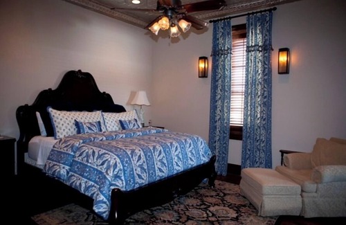 Jacksboro Bed & Breakfast | JR's Chophouse B&B