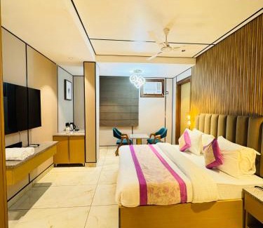 Jangpura Hotel | JS Residency Suites Near Nizamuddin Railway Station