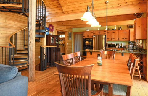 Bridgton House | *JULY 4th SPECIAL* New for 2025! Highland Lake Retreat