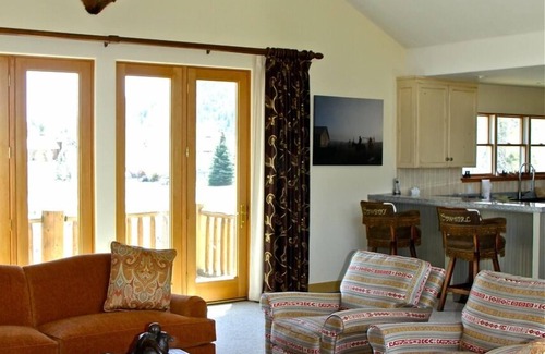 Ketchum House | JUNE DEAL! Ideally located minutes from Ketchum, Sun Valley, and Bald Mountain.
