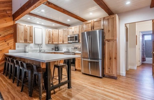 June Lake Condo | June Lake Sierra Suns 4 -Spacious