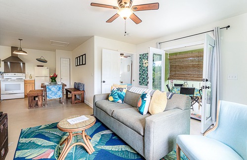 Keaau Cabin | Jungle Bungalow - A lovely space to stay for island fun!