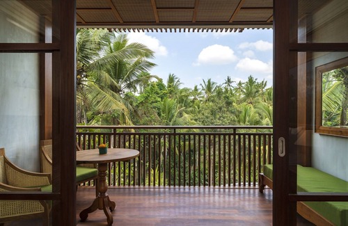 Melayang Apartment | Jungle Forest View, Spacious Suite room with Magnificent Swimming Pool at Ubud