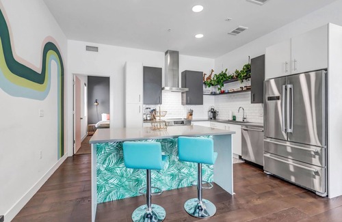 Five Points Condo | Jungle House: 2 Bed Condo w/parking & Patio