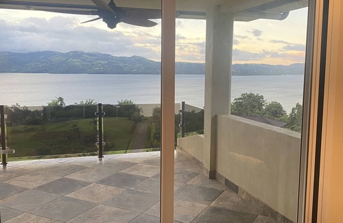 Nuevo Arenal House | Jungle Paradise on the Lake
