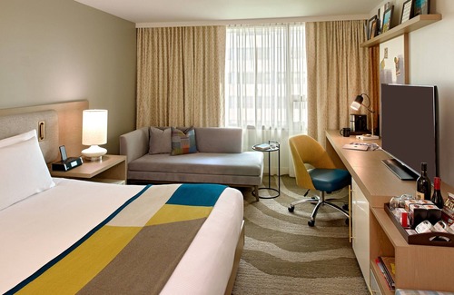 Downtown Portland Hotel | Junior City King at The Hotel Zags Portland, Free Breakfast & Bike Rentals