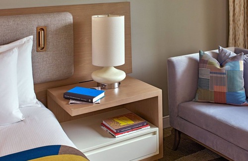 Downtown Portland Hotel | Junior City King at The Hotel Zags Portland, Free Breakfast & Bike Rentals