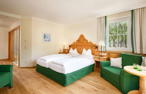 Dorfgastein Hotel | Juniorsuite "Gastein" with shower od. Bathroom, toilet - Römerhof, country hotel
