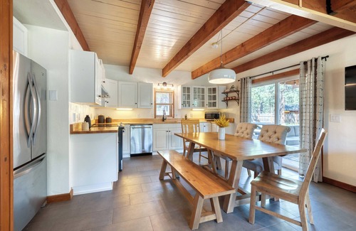 Sisters Cabin | Juniper and Pine - A Dog-Friendly Cabin w/Fenced Yard in Sisters, OR