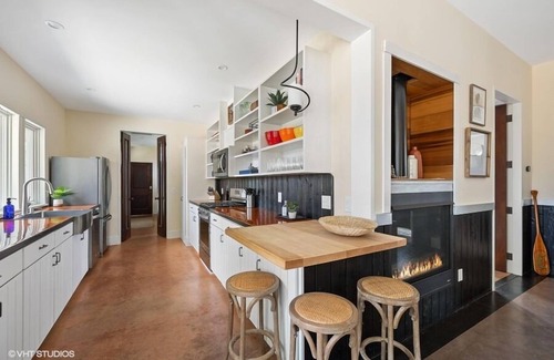 Harbert House | Juniper Presents: Cozy Bungalow w/EV Charger and Hot Tub, Near Beaches