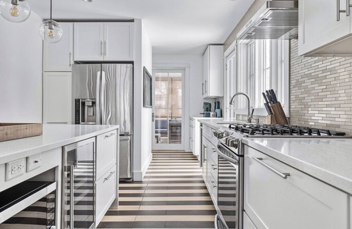 Lakeside House | Juniper Presents: Luxury Retreat w/Pool, Sauna + Hot Tub Near Beach