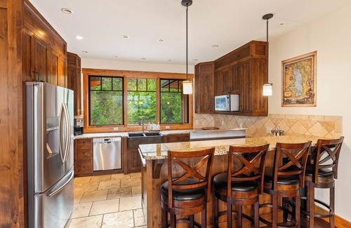 Somers House | Juniper Presents: Stunning 4-BR Lakeview Home on Craggy Cliff