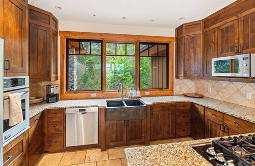 Somers House | Juniper Presents: Stunning 4-BR Lakeview Home on Craggy Cliff