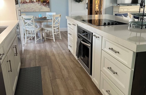 Jupiter House | Jupiter Beach Plum Cottage - Spacious sleeps 6 +Cool spa pool Hot Tub