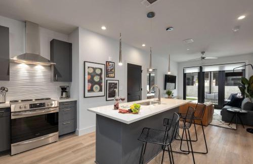 West End House | Jupiter - Odyssey - Heart of Midtown