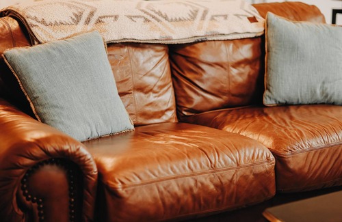 Elizabethtown House | Just 10 minutes from town -We're more than just a place to stay!